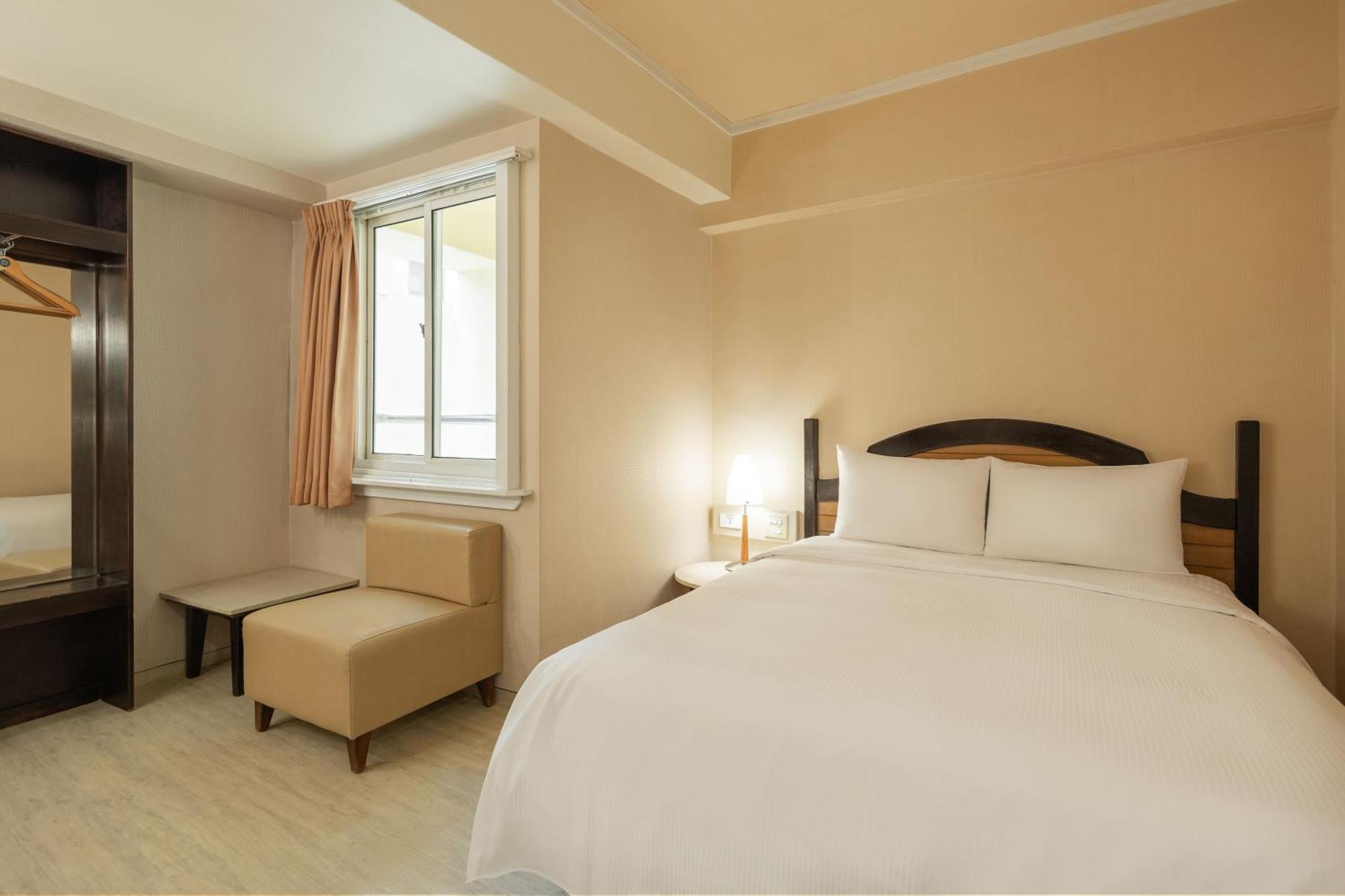 גאושיונג Kindness Hotel Weiwuying חדר תמונה