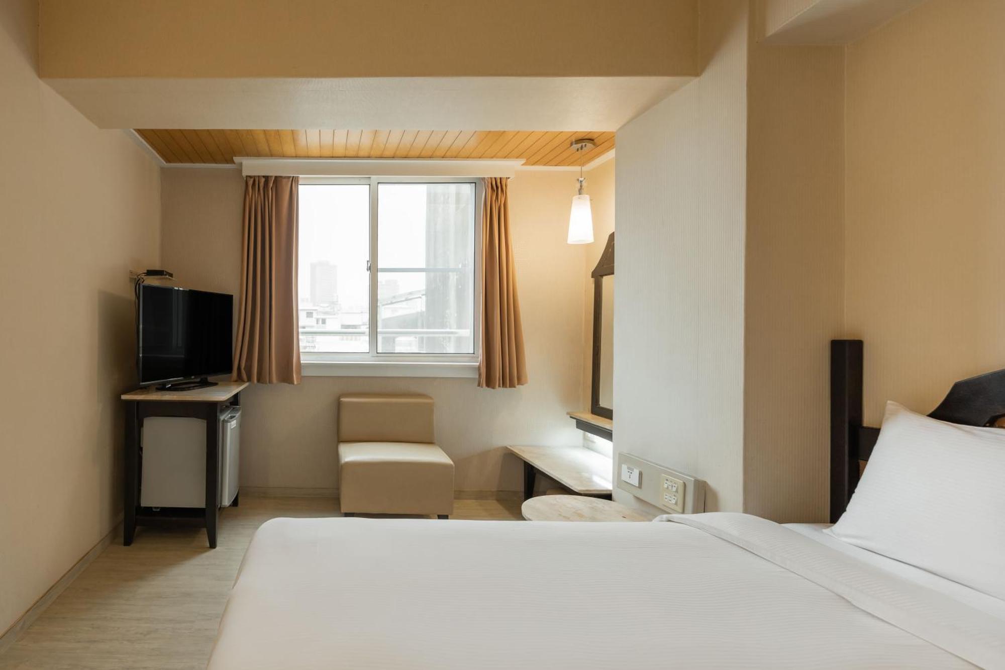 גאושיונג Kindness Hotel Weiwuying חדר תמונה