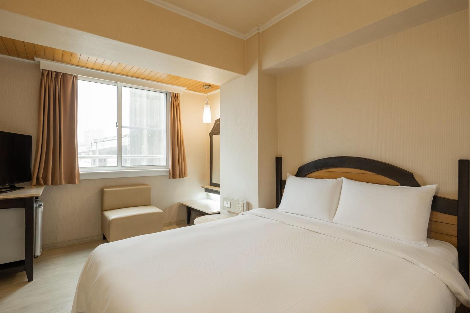 גאושיונג Kindness Hotel Weiwuying חדר תמונה