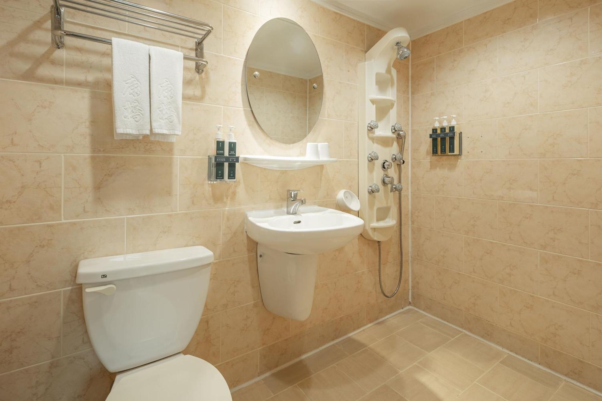 גאושיונג Kindness Hotel Weiwuying חדר תמונה