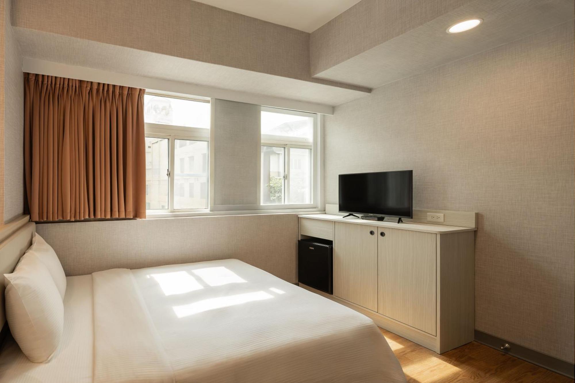 גאושיונג Kindness Hotel Weiwuying מראה חיצוני תמונה