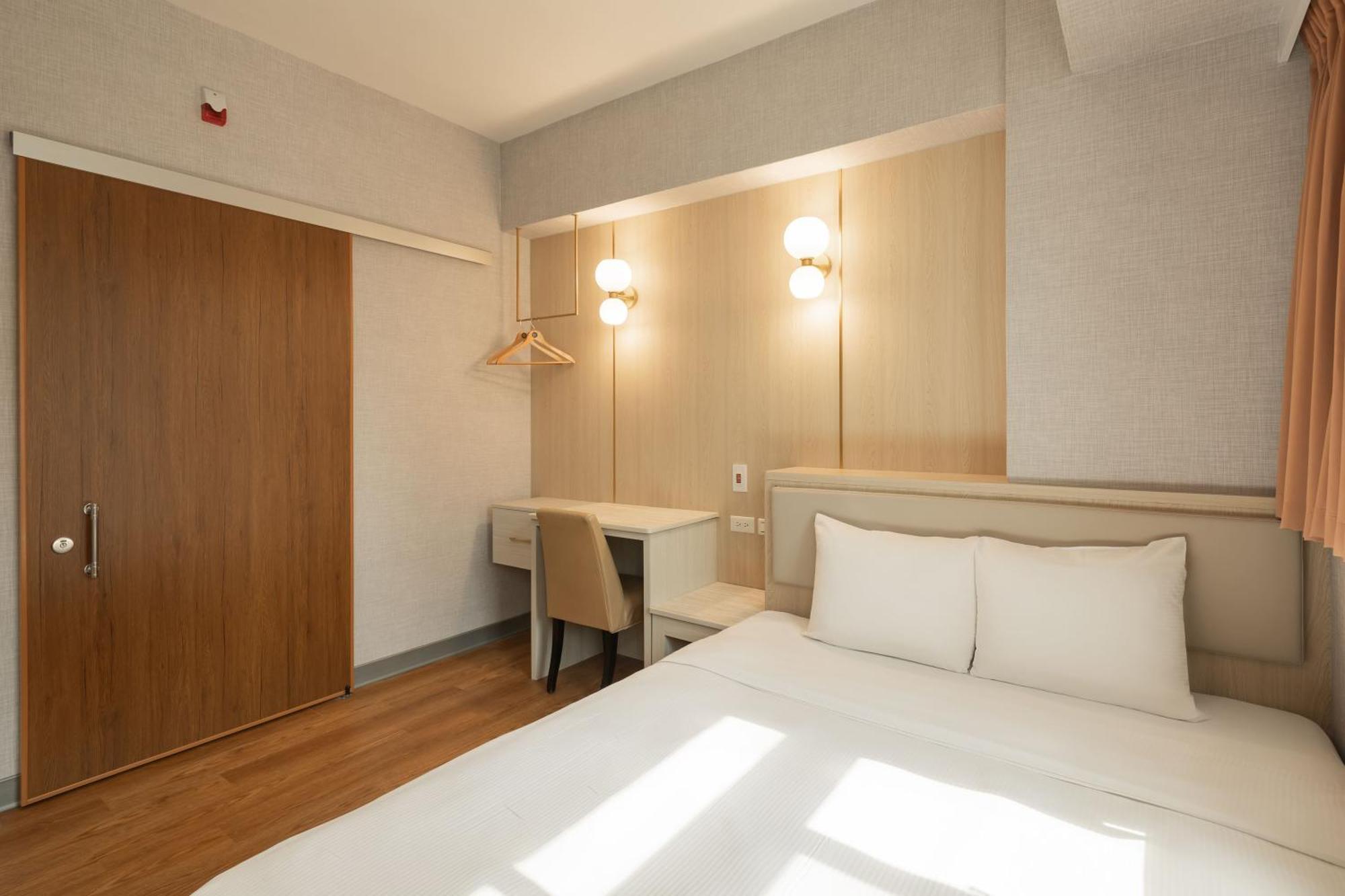 גאושיונג Kindness Hotel Weiwuying מראה חיצוני תמונה