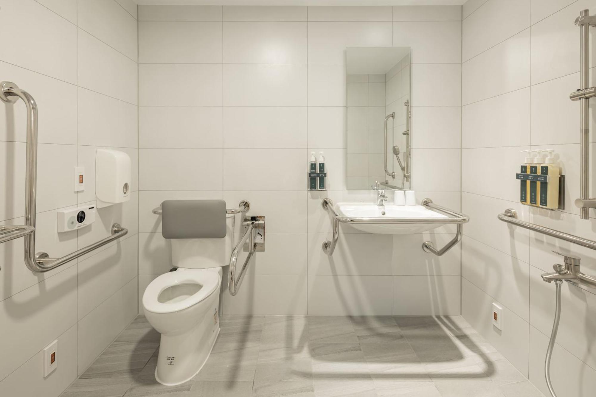 גאושיונג Kindness Hotel Weiwuying מראה חיצוני תמונה