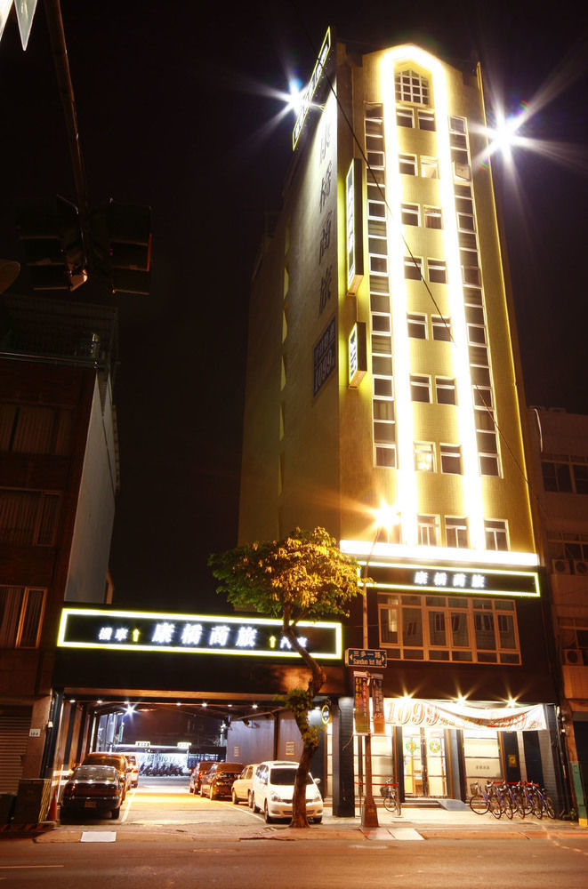 גאושיונג Kindness Hotel Weiwuying מראה חיצוני תמונה