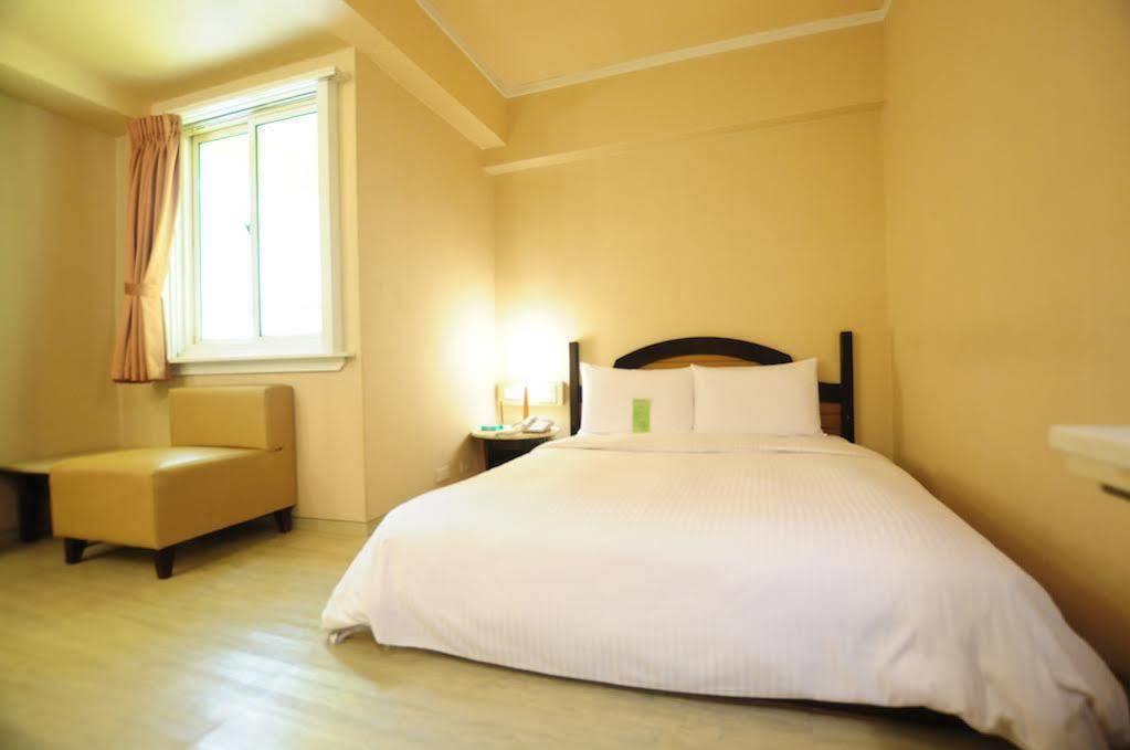 גאושיונג Kindness Hotel Weiwuying מראה חיצוני תמונה