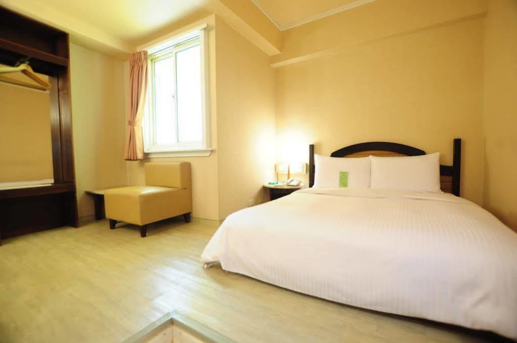 גאושיונג Kindness Hotel Weiwuying מראה חיצוני תמונה